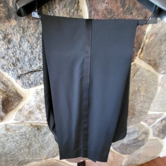 Hugo Boss Tuxedo New with Tags - NWT - size 50 - Picture 2 of 7